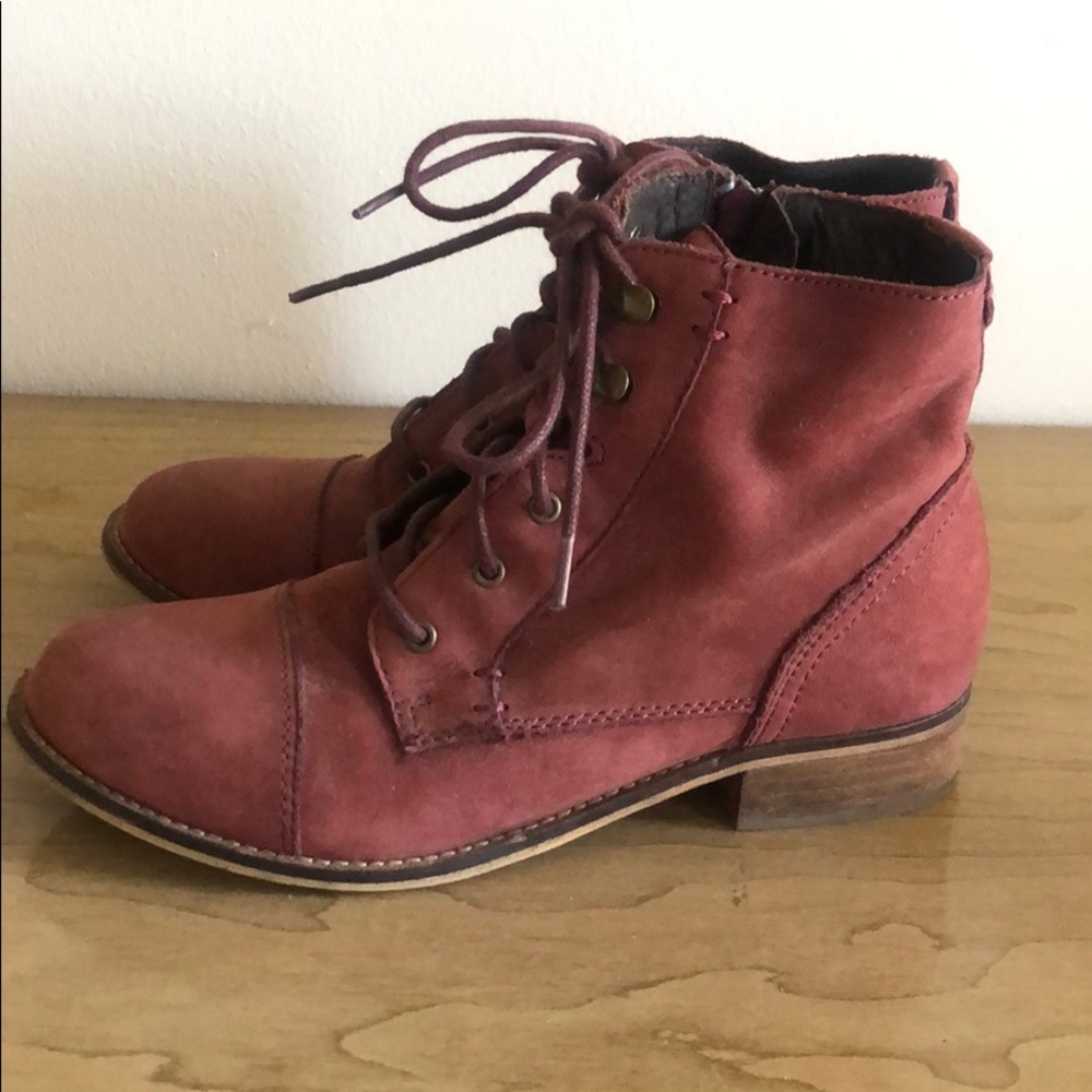 Women’s Steve Madden ankle boots. Size 7!